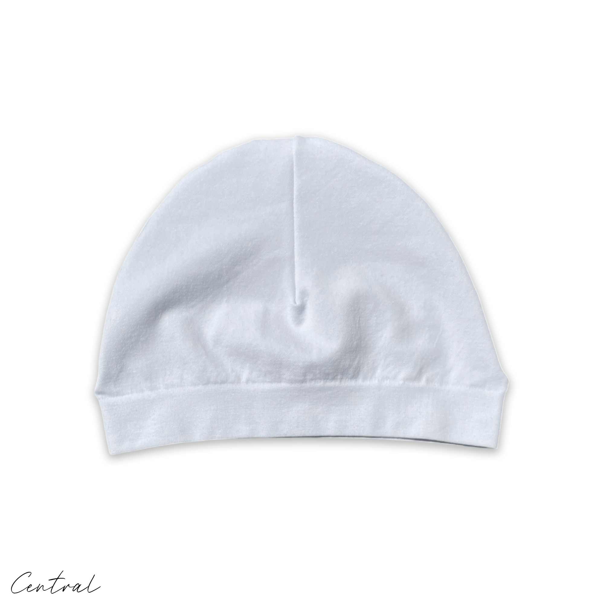 White Syna Skull Cap beanie by Central ae, featuring a snug fit and smooth fabric for comfort and style.