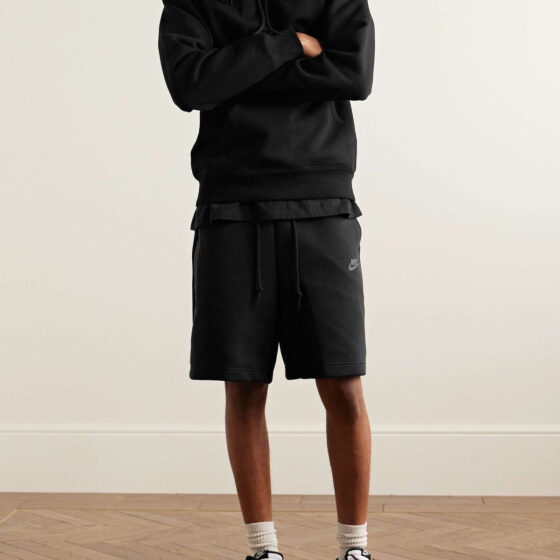 Nike Sportswear Tech Fleece in Black, featuring a sleek design and soft fabric for comfort and warmth.