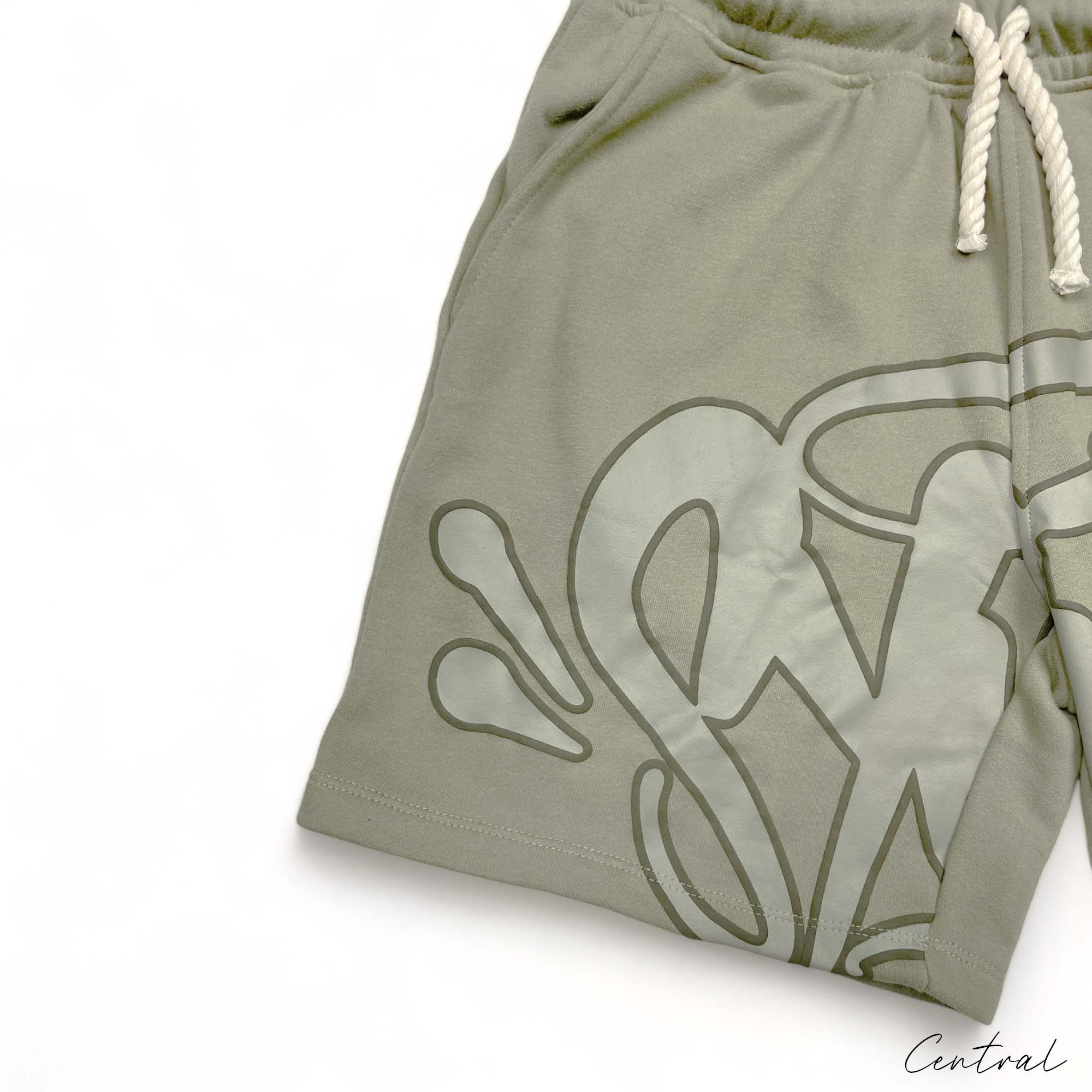 Central Syna World short set in green featuring a t-shirt and shorts, perfect for casual summer wear.